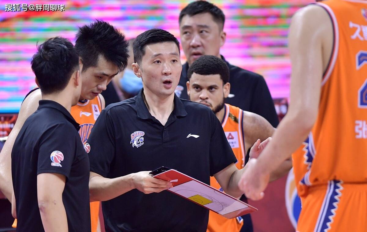 今夜欧联传出新动向；上海申花官宣签约；管理层表态：压力陡增；赛季目标并未改变的简单介绍