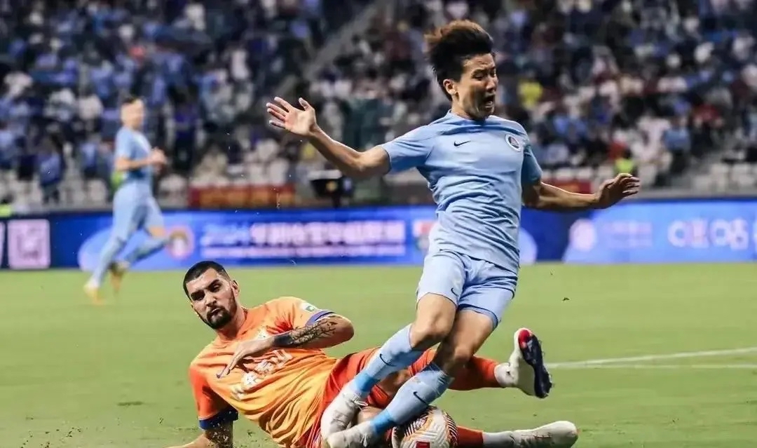 关于转会期中超焦点战，勒沃库森战术微调，气氛紧张，纪律约束更严格的信息