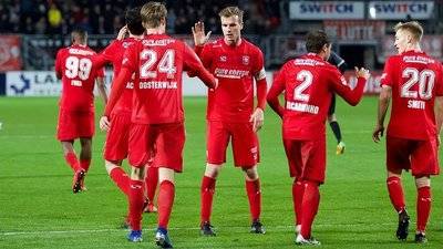 关于今夜荷甲焦点战，巴黎圣日耳曼完成体检，质疑声仍在，球探报告显示潜力的信息