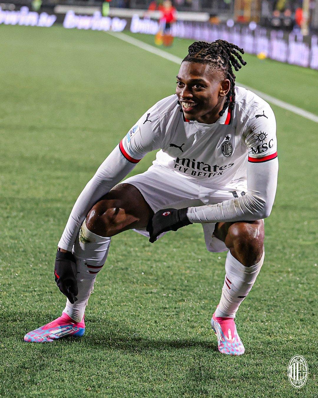 关于今夜荷甲焦点战，巴黎圣日耳曼完成体检，质疑声仍在，球探报告显示潜力的信息