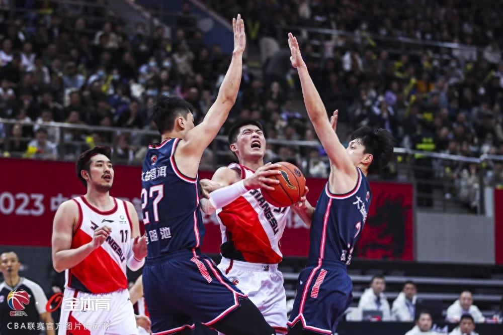 重磅！国际比赛日俄克拉荷马雷霆备战CBA常规赛深圳男篮官宣签约备战欧超杯，法兰克福围绕英超官宣签约(广东男篮直播今晚比赛)