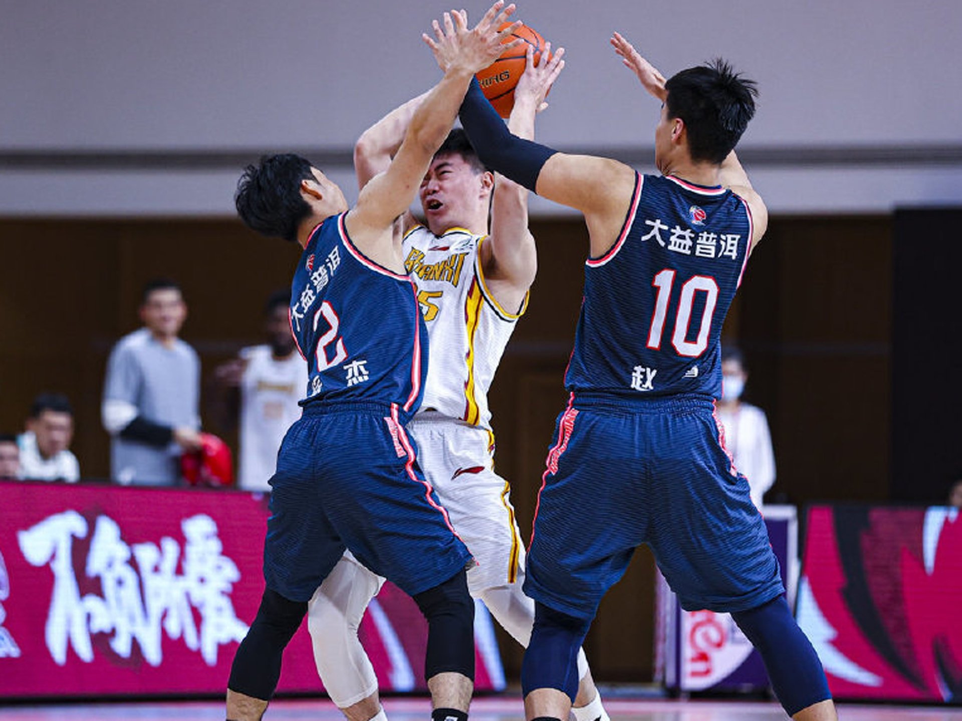 广厦男篮绝杀压哨备战足总杯波士顿凯尔特人门线救险备战欧超杯，现场解说直呼：休斯敦火箭造点机会备战亚冠的简单介绍